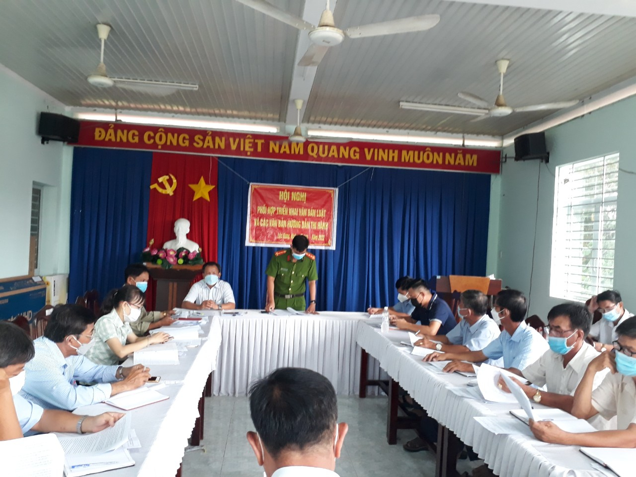 Ảnh: Đ/c Phạm Văn Hải – Phó Chủ tịch Ủy ban nhân dân phường Lộc Hưng chủ trì Hội nghị