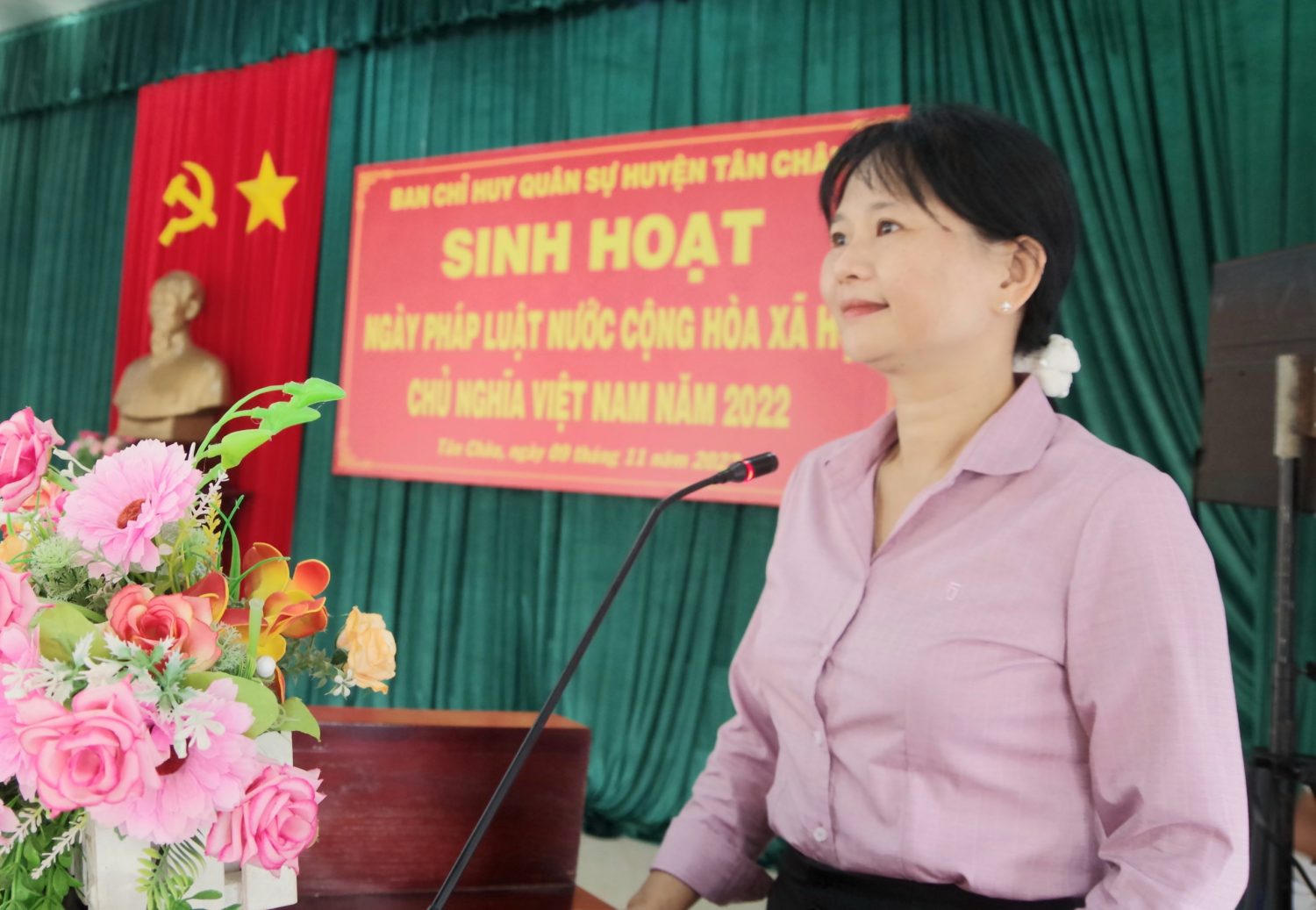Bà Nguyễn Thị Thùy Dương, Phó trưởng Phòng Tư pháp sinh hoạt ý nghĩa ngày Pháp luật