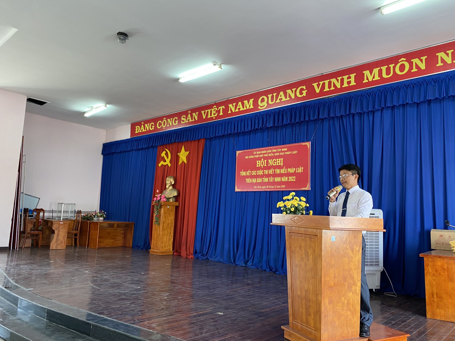 Đồng chí Phạm Văn Đặng - Phó Chủ tịch Hội đồng PHPBGDPL tỉnh Tây Ninh phát biểu chỉ đạo tại Hội nghị